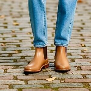 NISOLO Carmen Chelsea Boot Almond Leather Women’s Size 7 New in Box  Sustainable